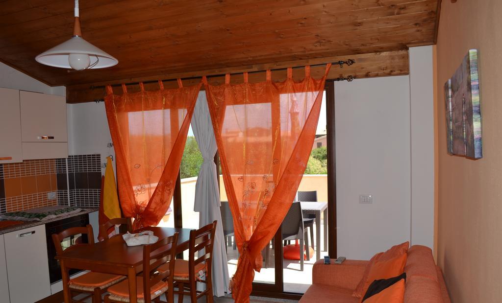 Apartments Mimose Badesi Δωμάτιο φωτογραφία