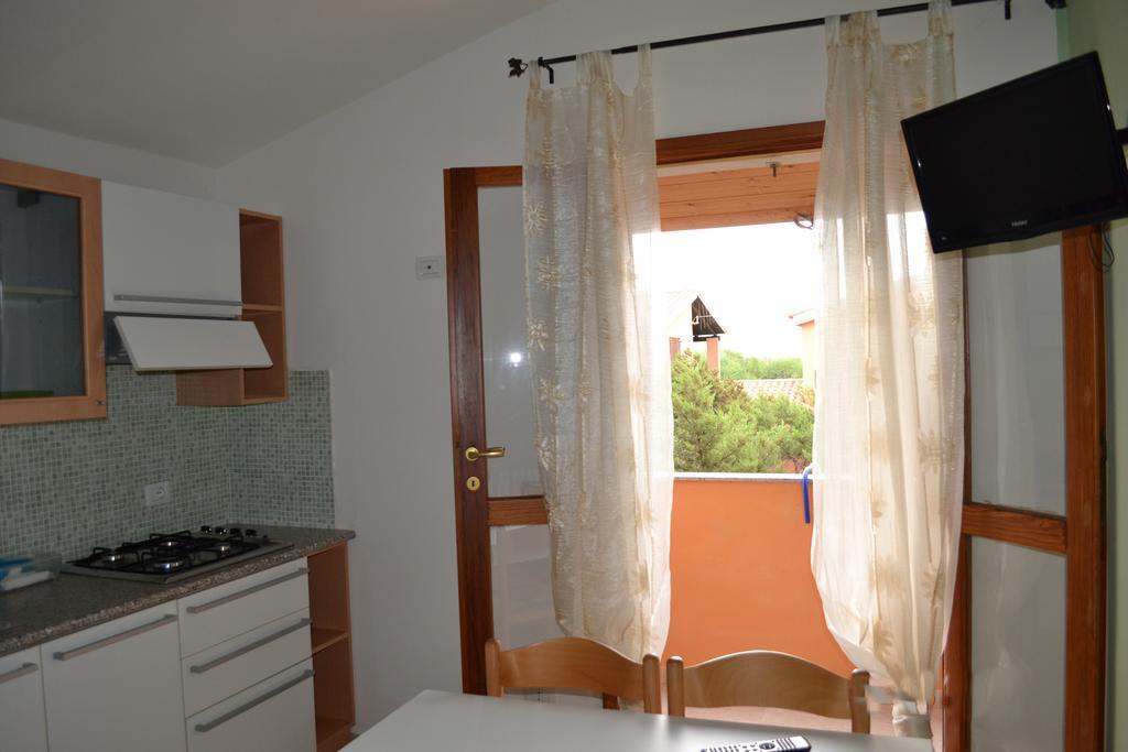Apartments Mimose Badesi Δωμάτιο φωτογραφία